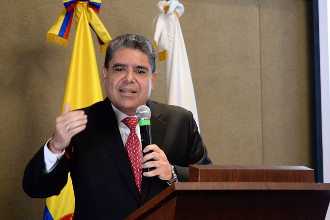 Contralor advirtió apagón, debido a millonaria deuda
