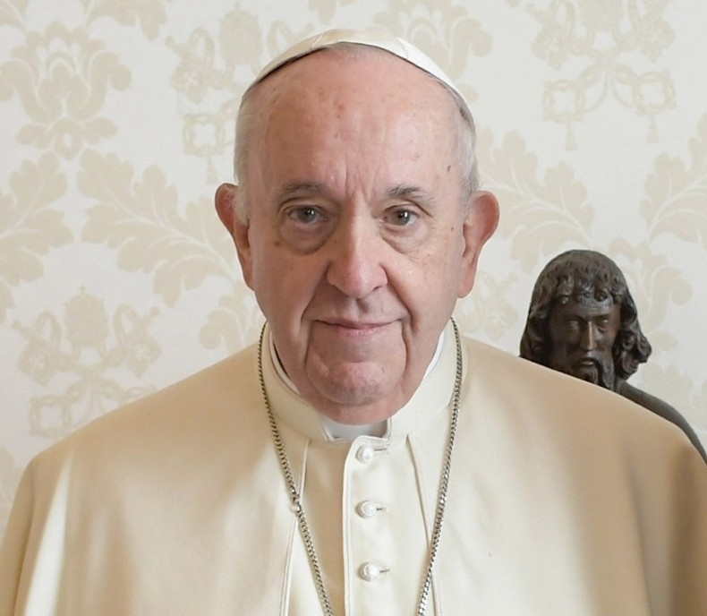 La salud del papa Francisco continúa mostrando mejorías