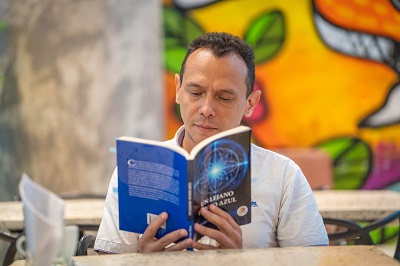 Las respuestas a través de "Un Lejano Punto Azul"