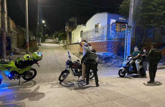 Autoridades intensifican operativos tras presunta orden de cierre de establecimientos