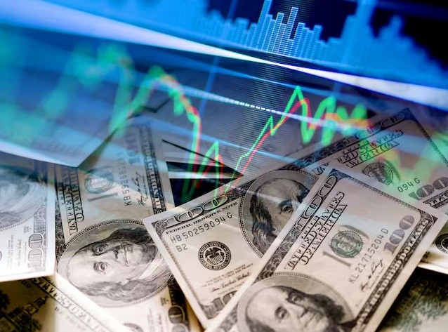 El precio del dólar en Colombia empezó disparado este lunes