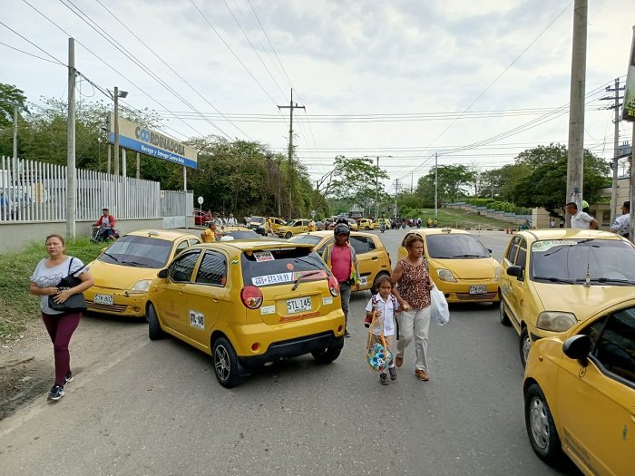 Taxistas en Sincelejo bloqueron la Troncal de Occidente