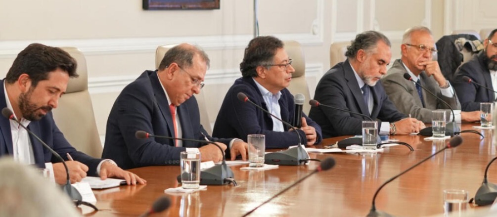 'Tatequieto' a Petro por sus consejos de ministros