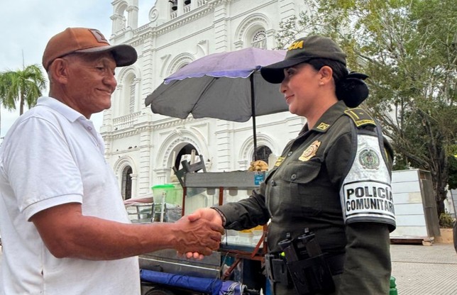 La importancia del saludo de la Policía Nacional, un puente de confianza y respeto