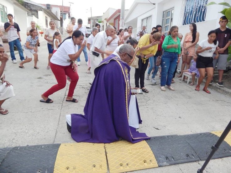 Sectores de Ovejas 'caminaron' con Jesús