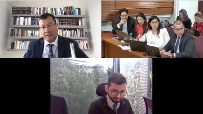 Fiscal se burla del expresidente Uribe
