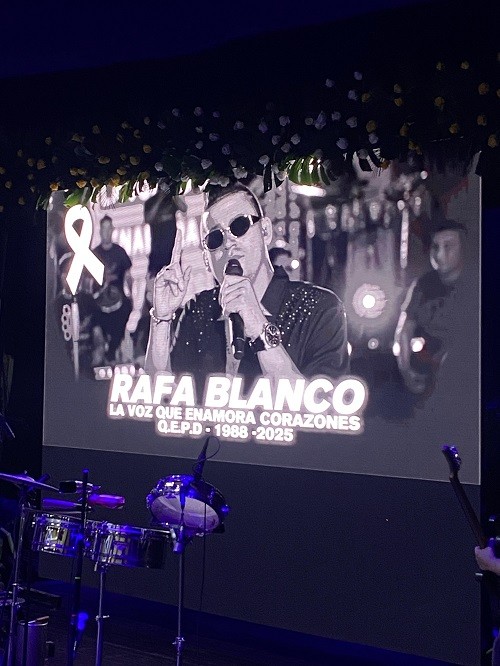 Al son de sus canciones homenajearon y despidieron a Rafa Blanco