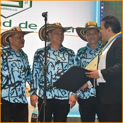 Parlamento Andino reconoce trayectoria de Alfredo Gutiérrez y exalta la música corralera