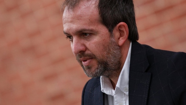 Renunció Lucena y tiró pulla al gobierno