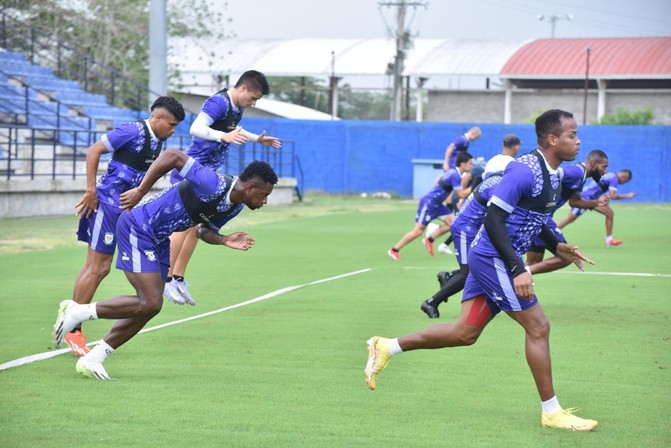 Jaguares a probar 'finura' ante el colíder