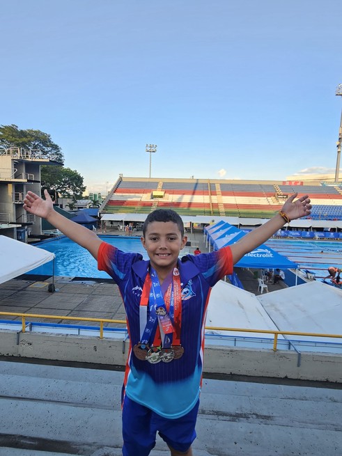 9 medallas para un supercampeón