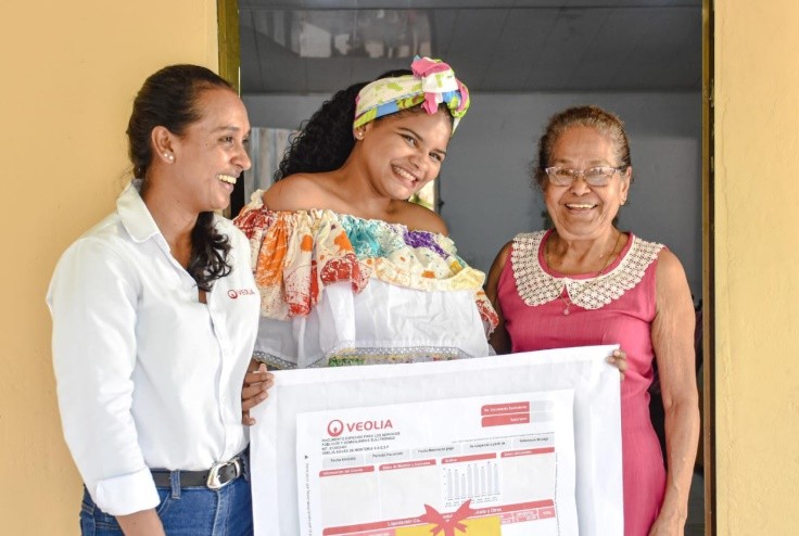 Veolia lleva alegría casa a casa con su programa 'Gana Facturas Gratis' en Montería