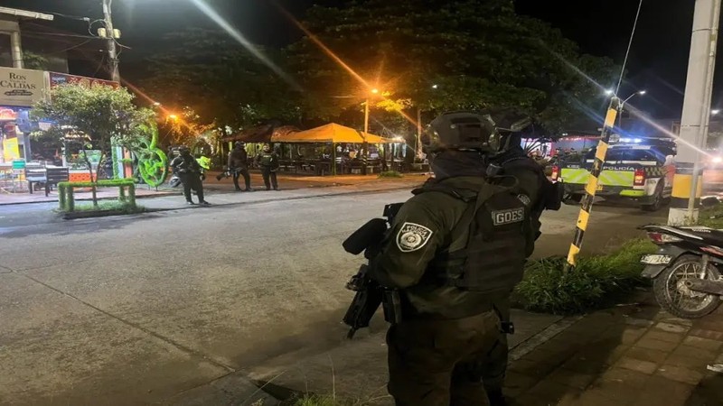 No paran los ataques, patrulla sufrió atentado: hay dos policías heridos