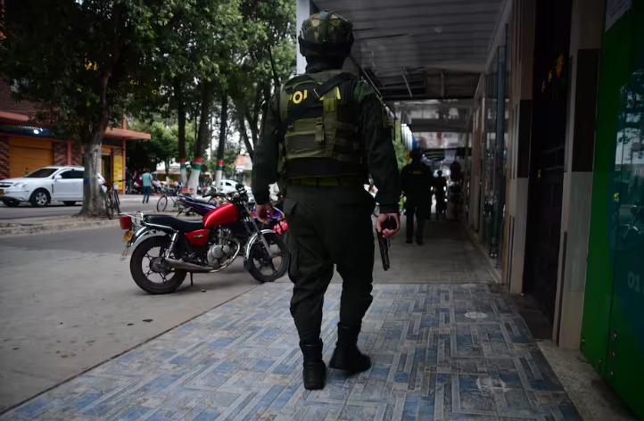 Hostigamiento a patrulla de policías en zona rural de San Benito Abad