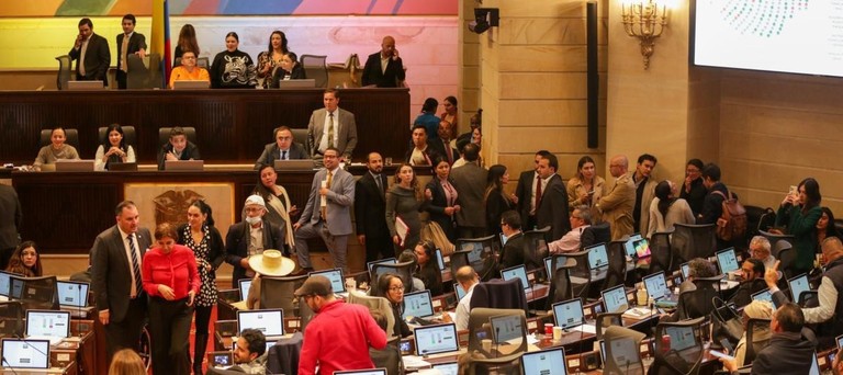 28 congresistas petristas en el filo de la navaja