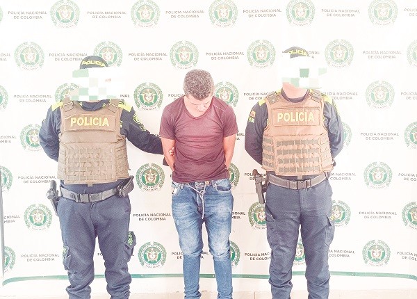Le habría tocado los glúteos a una mujer y después la fotografió