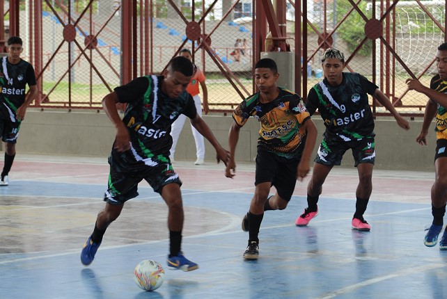Selección Sucre de fútbol de salón afina la táctica