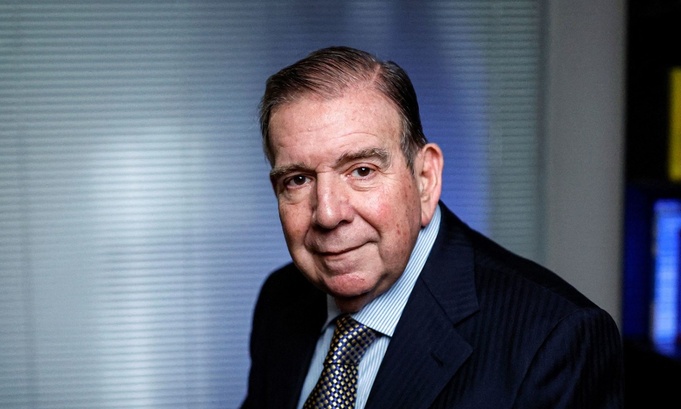 Edmundo González fue hospitalizado en España
