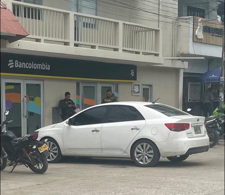 Estaban de ‘cazadores’ en los alrededores de un banco