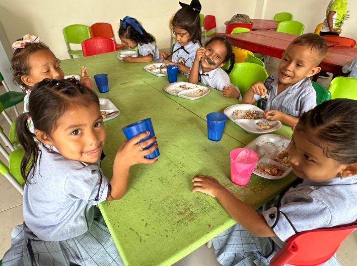 Gobernación entregó nuevas y renovadas aulas en Montería