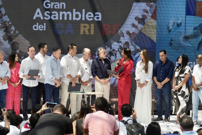Gobernadora Lucy García entregó las ordenanzas para la transición de la RAP a la RET