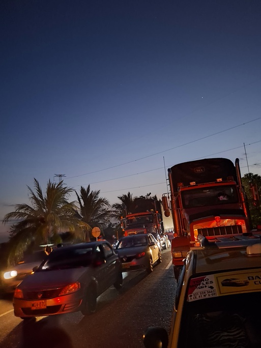 Descomunal trancón en la vía Cereté - Ciénaga de Oro por accidente en Berástegui
