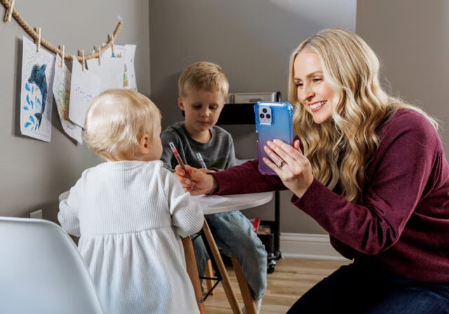Madres digitales:  la sororidad también se teje en Instagram y TikTok