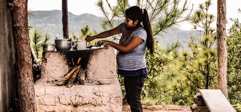 Las madres sostienen la economía de sus hogares