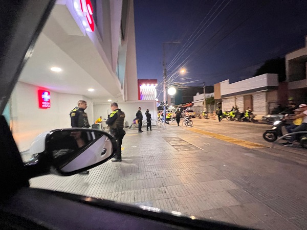 Departía en un establecimiento cuando le dispararon