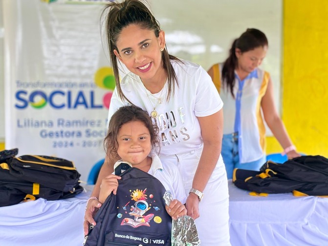 Gestora social de Ovejas regaló kits escolares