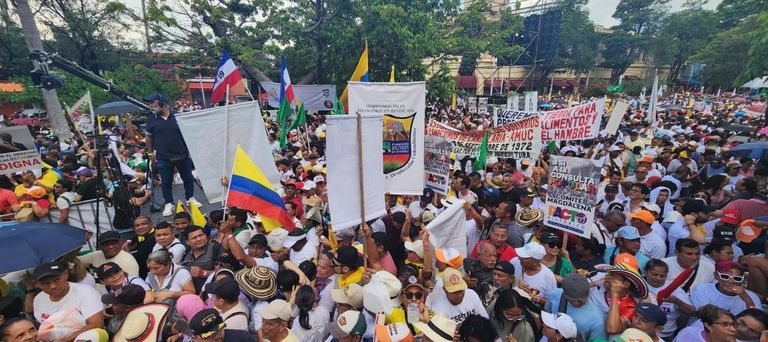 No revivió la consulta, y Petro promociona otra