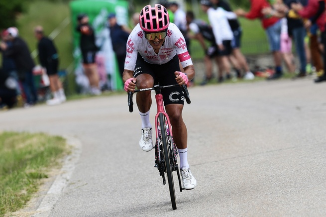 Carapaz ganó, Bernal y Rubio en el top-10
