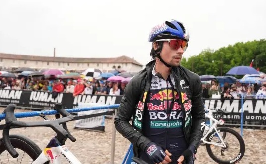 Primoz Roglic abandonó el Giro tras una caída