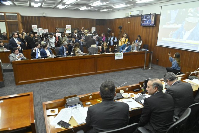 Con una 'leguleyada' presionan la consulta