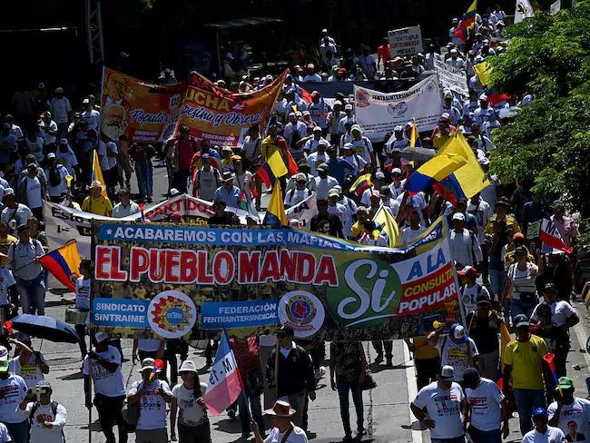 Petro busca 'tapar' su fracaso con paro nacional