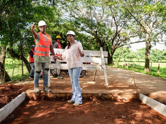 Gobernadora inspeccionó vía San Marcos - El Llano: 83% de avance