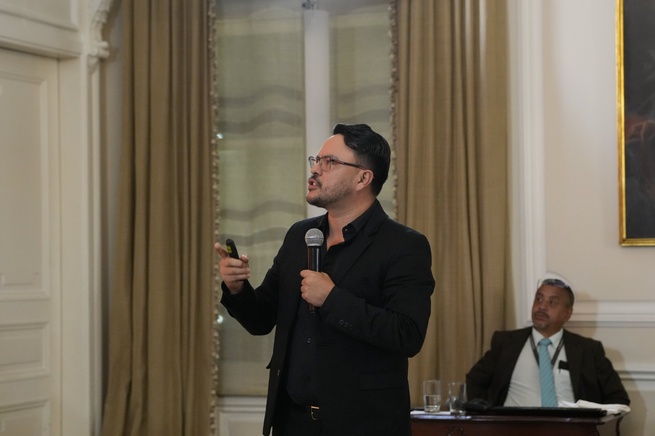 Gobierno le 'echó' tierra a congresistas
