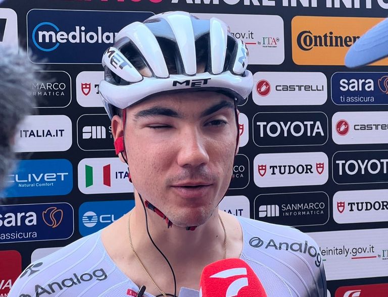 Juan Ayuso abandonó el Giro de Italia en la etapa 18