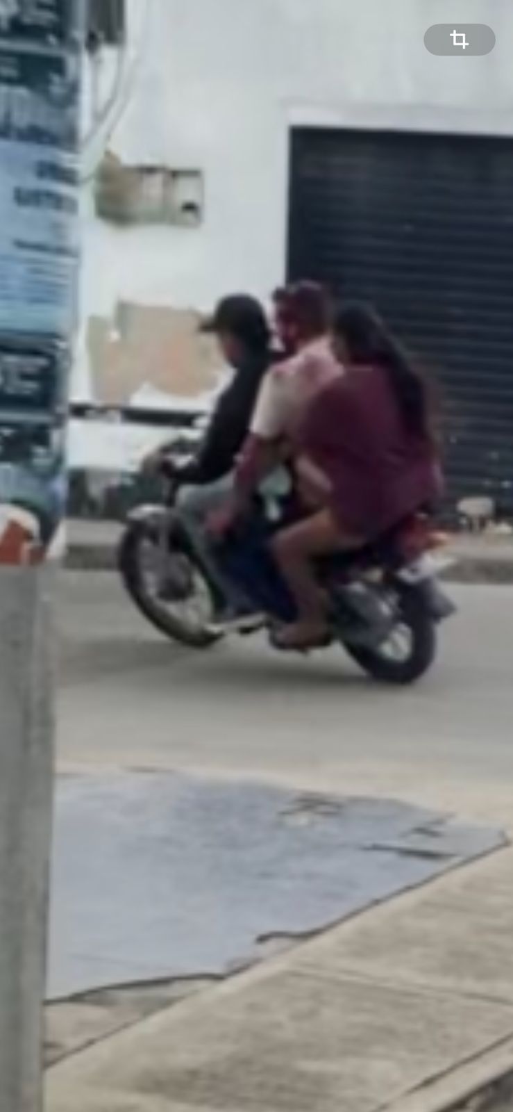 Recibió una llamada, salió de su casa y le dispararon