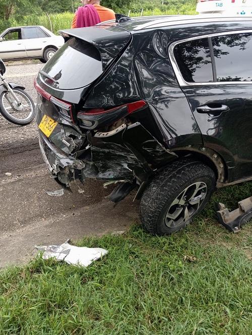 Choque de carros deja personas heridas y daños materiales en las vías de Sucre