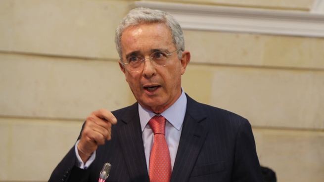 "Colombia hoy enfrenta una amenaza democrática": expresidente Uribe