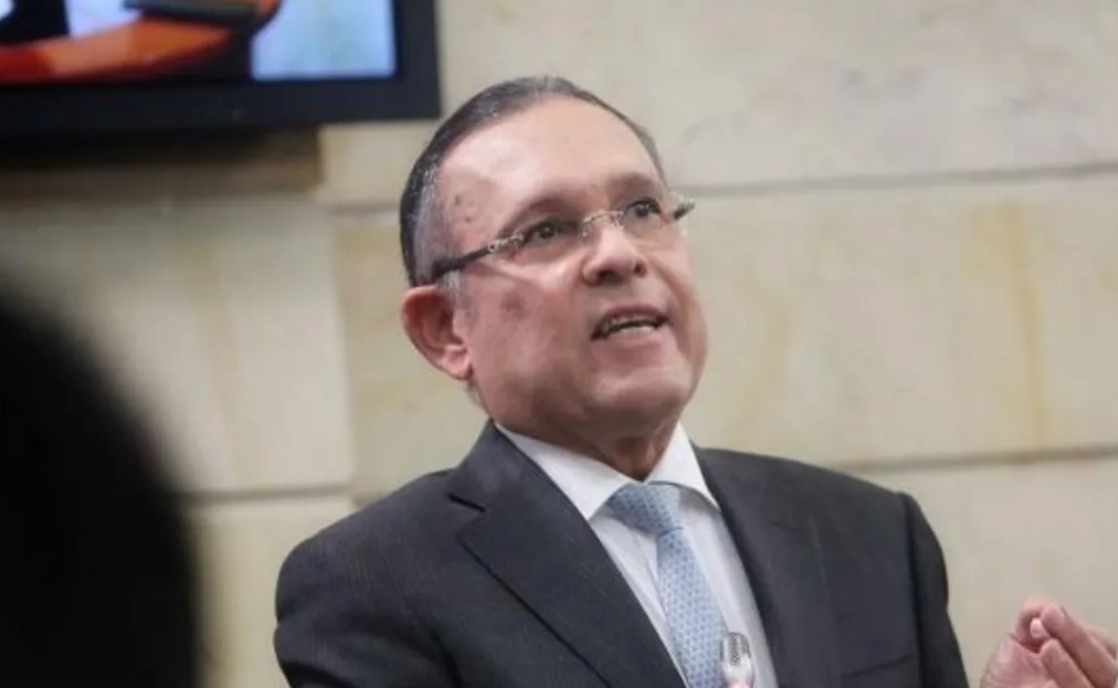 Efraín Cepeda alerta a organismos internacionales por consulta por decreto