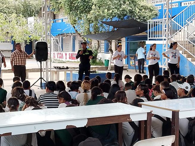 Programa 'Abre tus Ojos' llega la institución educativa Santa Rosa de Lima