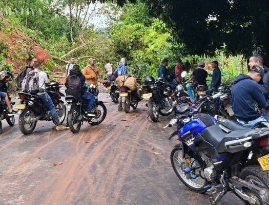 Vía bloqueada en Tierralta por deslizamiento de tierra