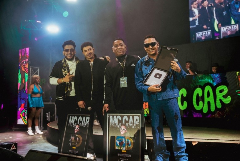 MC Car recibe doble Disco de Oro y reconocimiento de YouTube en Bogotá