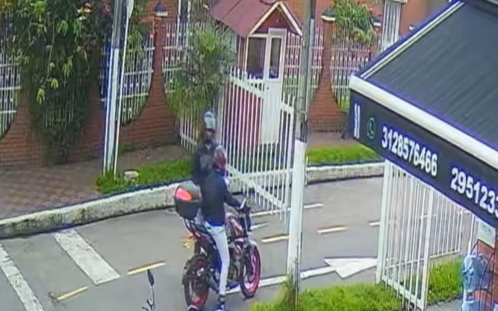 Conductor de moto que transportó al presunto sicario se presentó en la Fiscalía