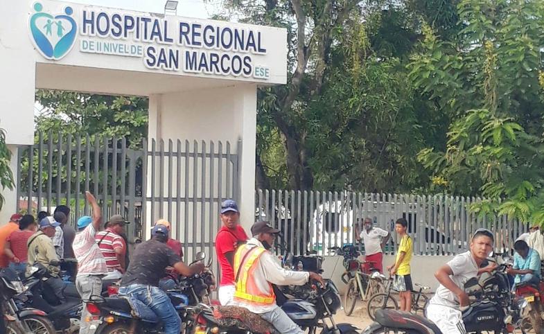 El pánico 'absorbe' a trabajadores de hospitales fusionados: hay renuncias