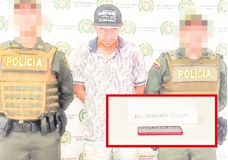 Le habría robado el celular a un enfermero