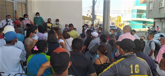El penoso proceso de los usuarios en Instrumentos Públicos ¿Existe el cartel de los trámites?