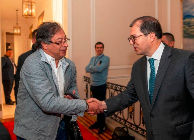 Fiscal y Presidente se reúnen para hablar de Ley de narcobandas